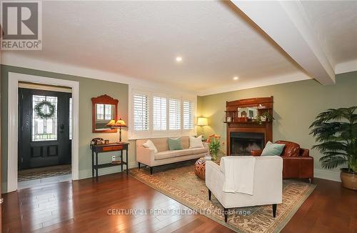 174 Louth Street, St. Catharines, ON - Indoor Photo Showing Living Room With Fireplace