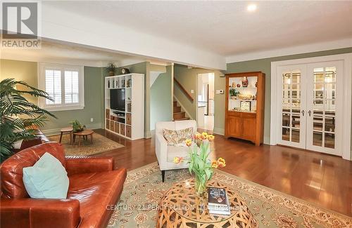 174 Louth Street, St. Catharines, ON - Indoor Photo Showing Living Room