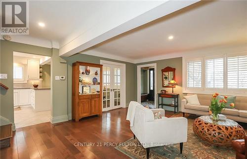 174 Louth Street, St. Catharines, ON - Indoor Photo Showing Living Room