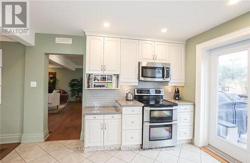 174 Louth Street, St. Catharines, ON - Indoor Photo Showing Kitchen