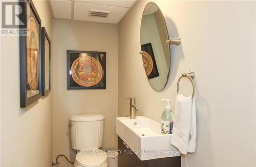 174 Louth Street, St. Catharines, ON - Indoor Photo Showing Bathroom