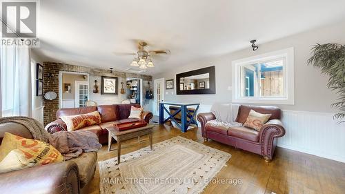 126 King Street, Kawartha Lakes (Woodville), ON - Indoor Photo Showing Living Room