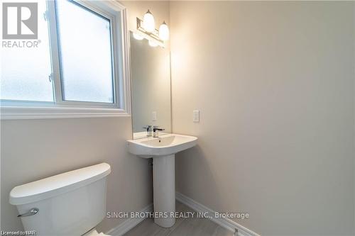 27 Mcmann Drive, Thorold, ON - Indoor Photo Showing Bathroom