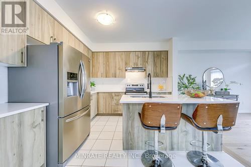 47 Freedom Crescent, Hamilton, ON - Indoor Photo Showing Kitchen