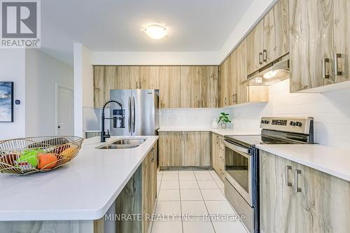 47 Freedom Crescent, Hamilton, ON - Indoor Photo Showing Kitchen With Double Sink With Upgraded Kitchen