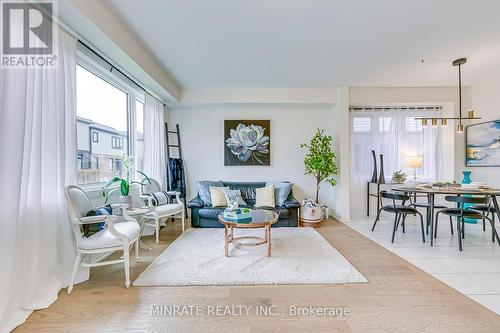 47 Freedom Crescent, Hamilton, ON - Indoor Photo Showing Living Room