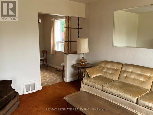 14 Hawkins Drive, Toronto (Brookhaven-Amesbury), ON - Indoor Photo Showing Living Room