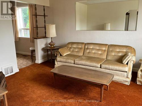 14 Hawkins Drive, Toronto (Brookhaven-Amesbury), ON - Indoor Photo Showing Living Room