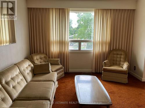 14 Hawkins Drive, Toronto (Brookhaven-Amesbury), ON - Indoor Photo Showing Living Room