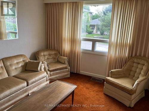 14 Hawkins Drive, Toronto (Brookhaven-Amesbury), ON - Indoor Photo Showing Living Room