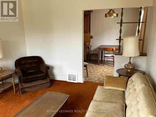 14 Hawkins Drive, Toronto (Brookhaven-Amesbury), ON - Indoor Photo Showing Living Room