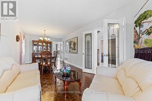 5100 Fallingbrook Drive, Mississauga, ON - Indoor Photo Showing Living Room