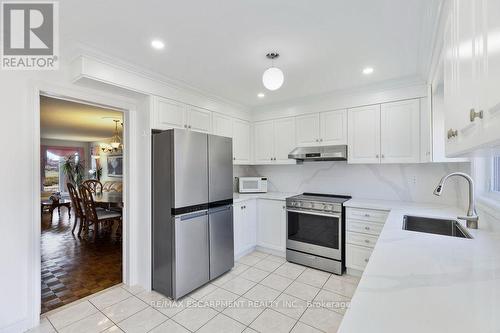 5100 Fallingbrook Drive, Mississauga, ON - Indoor Photo Showing Kitchen