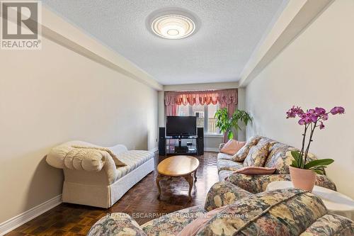 5100 Fallingbrook Drive, Mississauga, ON - Indoor Photo Showing Living Room