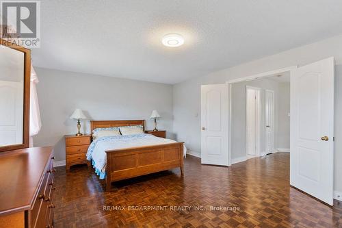 5100 Fallingbrook Drive, Mississauga, ON - Indoor Photo Showing Bedroom