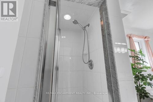 5100 Fallingbrook Drive, Mississauga, ON - Indoor Photo Showing Bathroom