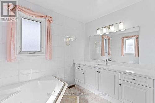 5100 Fallingbrook Drive, Mississauga, ON - Indoor Photo Showing Bathroom