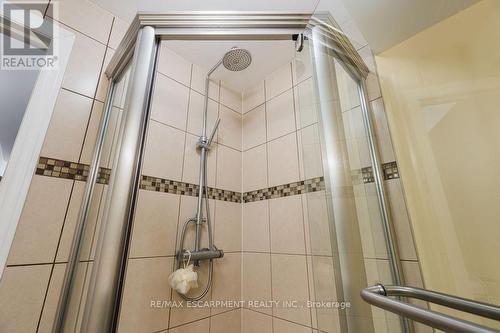 5100 Fallingbrook Drive, Mississauga, ON - Indoor Photo Showing Bathroom