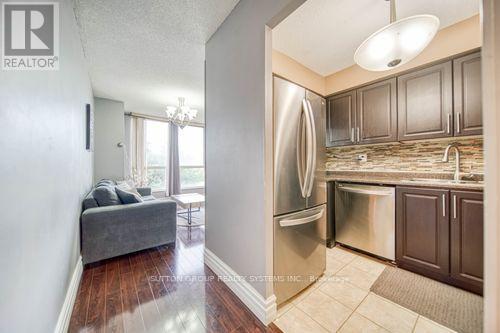 307 - 2901 Kipling Avenue, Toronto, ON - Indoor Photo Showing Kitchen