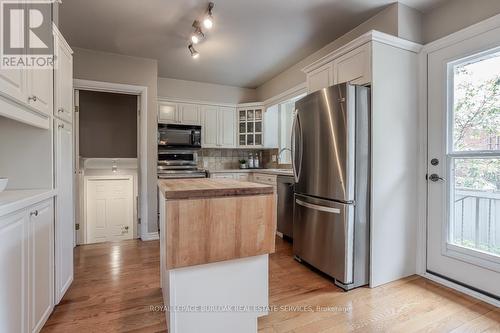 674 Holt Drive, Burlington, ON - Indoor Photo Showing Kitchen