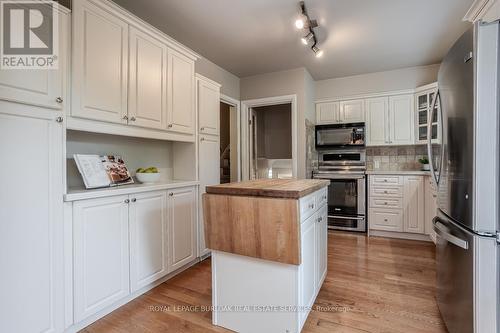 674 Holt Drive, Burlington, ON - Indoor Photo Showing Kitchen