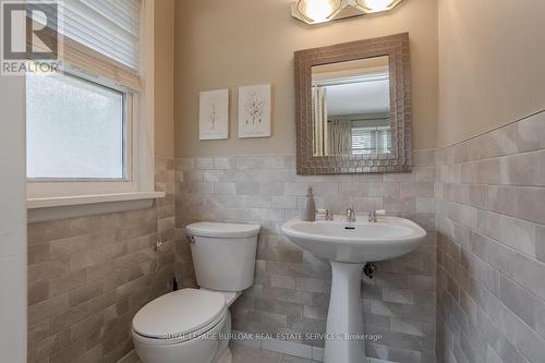 674 Holt Drive, Burlington, ON - Indoor Photo Showing Bathroom