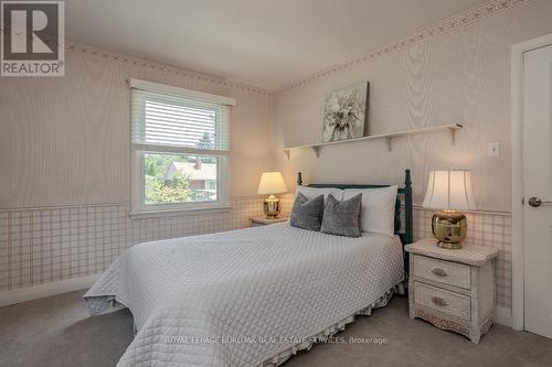 674 Holt Drive, Burlington, ON - Indoor Photo Showing Bedroom