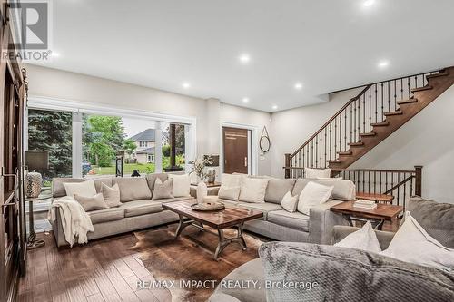 7 Forest Path Court, Toronto W10, ON - Indoor Photo Showing Living Room