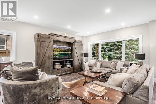 7 Forest Path Court, Toronto W10, ON - Indoor Photo Showing Living Room