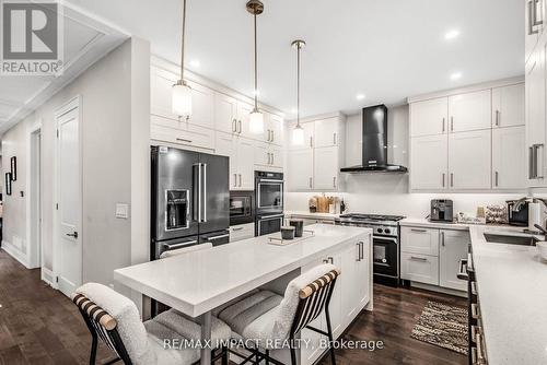 7 Forest Path Court, Toronto W10, ON - Indoor Photo Showing Kitchen With Upgraded Kitchen