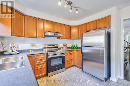 3193 Bunkerhill Place, Burlington, ON - Indoor Photo Showing Kitchen With Double Sink