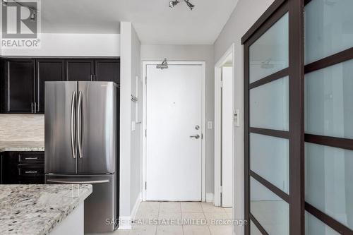 703 - 250 Manitoba Street, Toronto, ON - Indoor Photo Showing Kitchen