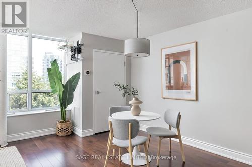 703 - 250 Manitoba Street, Toronto, ON - Indoor Photo Showing Dining Room