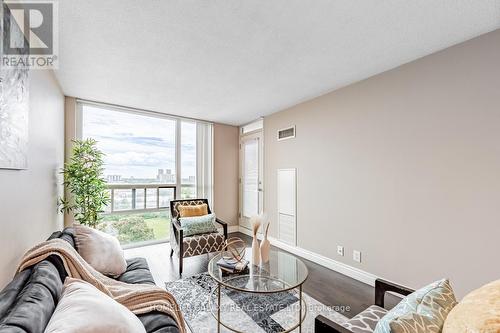 1507 - 68 Grangeway Avenue, Toronto, ON - Indoor Photo Showing Living Room