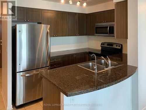 1701 - 4900 Glen Erin Mills Drive, Mississauga, ON - Indoor Photo Showing Kitchen With Double Sink