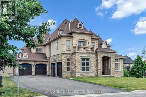 123 Carisbrooke Circle, Aurora (Bayview Southeast), ON - Outdoor With Facade