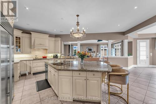 123 Carisbrooke Circle, Aurora (Bayview Southeast), ON - Indoor Photo Showing Kitchen