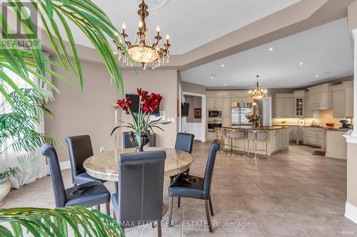 123 Carisbrooke Circle, Aurora (Bayview Southeast), ON - Indoor Photo Showing Dining Room