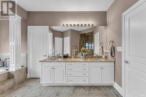 123 Carisbrooke Circle, Aurora (Bayview Southeast), ON - Indoor Photo Showing Bathroom