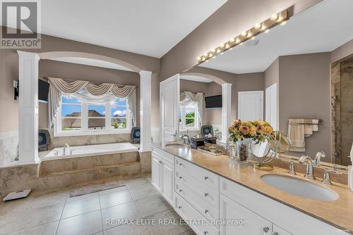 123 Carisbrooke Circle, Aurora (Bayview Southeast), ON - Indoor Photo Showing Bathroom