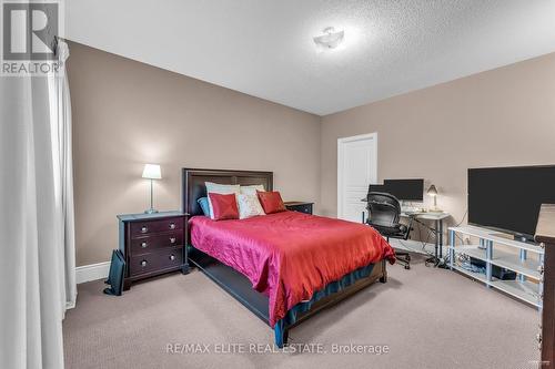 123 Carisbrooke Circle, Aurora (Bayview Southeast), ON - Indoor Photo Showing Bedroom