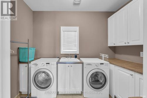 123 Carisbrooke Circle, Aurora (Bayview Southeast), ON - Indoor Photo Showing Laundry Room