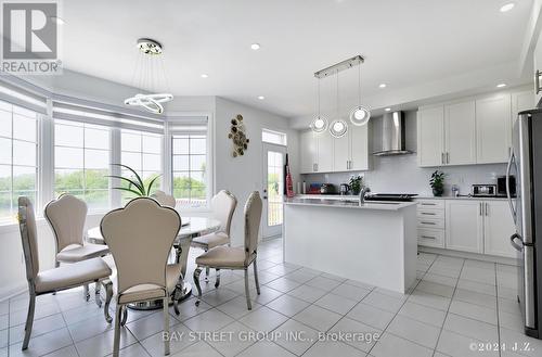 42 Marlene Johnston Drive, East Gwillimbury (Holland Landing), ON - Indoor Photo Showing Kitchen With Upgraded Kitchen