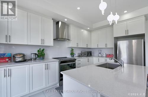 42 Marlene Johnston Drive, East Gwillimbury (Holland Landing), ON - Indoor Photo Showing Kitchen With Upgraded Kitchen