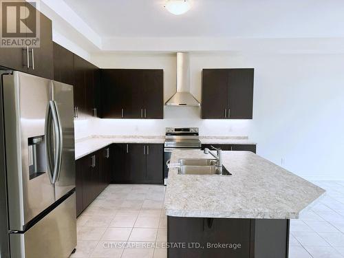 51 Sanford Circle, Springwater (Centre Vespra), ON - Indoor Photo Showing Kitchen With Double Sink With Upgraded Kitchen