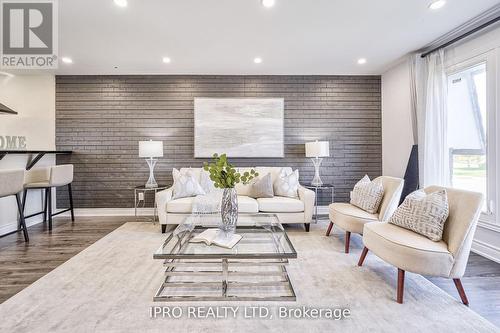 3338 Brandon Gate Drive, Mississauga, ON - Indoor Photo Showing Living Room