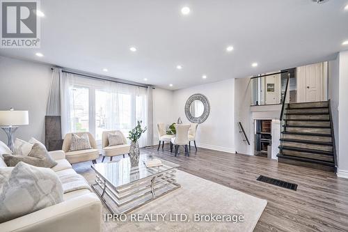 3338 Brandon Gate Drive, Mississauga, ON - Indoor Photo Showing Living Room