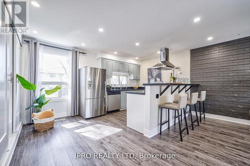 3338 Brandon Gate Drive, Mississauga, ON - Indoor Photo Showing Kitchen