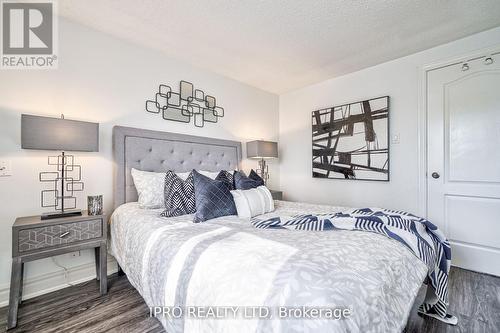 3338 Brandon Gate Drive, Mississauga, ON - Indoor Photo Showing Bedroom