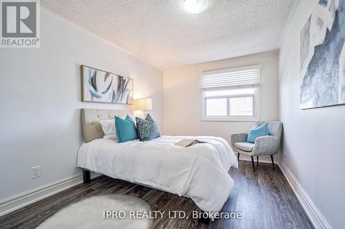 3338 Brandon Gate Drive, Mississauga, ON - Indoor Photo Showing Bedroom